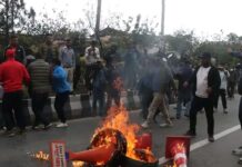 एमाले प्रदर्शनमा प्रहरी कडाइ, ७ कार्यकर्ता समातिए