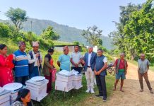 त्रिपुरासुन्दरीमा चेपाङ, दलित तथा विपन्न परिवारलाई मौरीसहितको आधुनिक घार वितरण