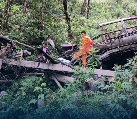 पोखरामा स्कूल बस दुर्घटना : तीन जनाको मृत्यु, १८ जना घाइते